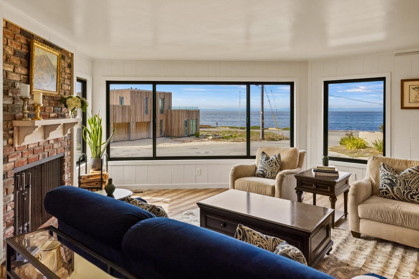 Detail Gallery Image 5 of 43 For 25 Coral St, Pacific Grove,  CA 93950 - 3 Beds | 2 Baths