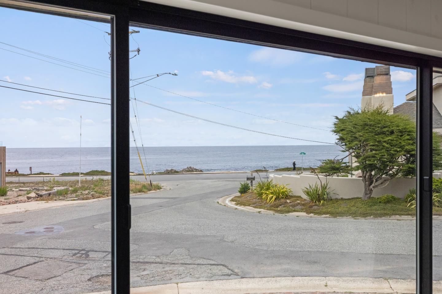 Detail Gallery Image 6 of 43 For 25 Coral St, Pacific Grove,  CA 93950 - 3 Beds | 2 Baths