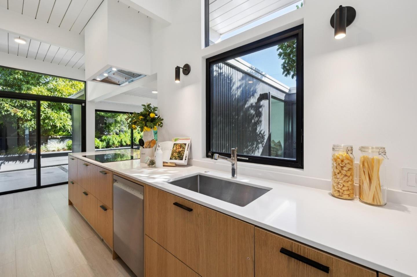 Detail Gallery Image 23 of 121 For 1651 Lexington, San Mateo,  CA 94402 - 3 Beds | 2 Baths
