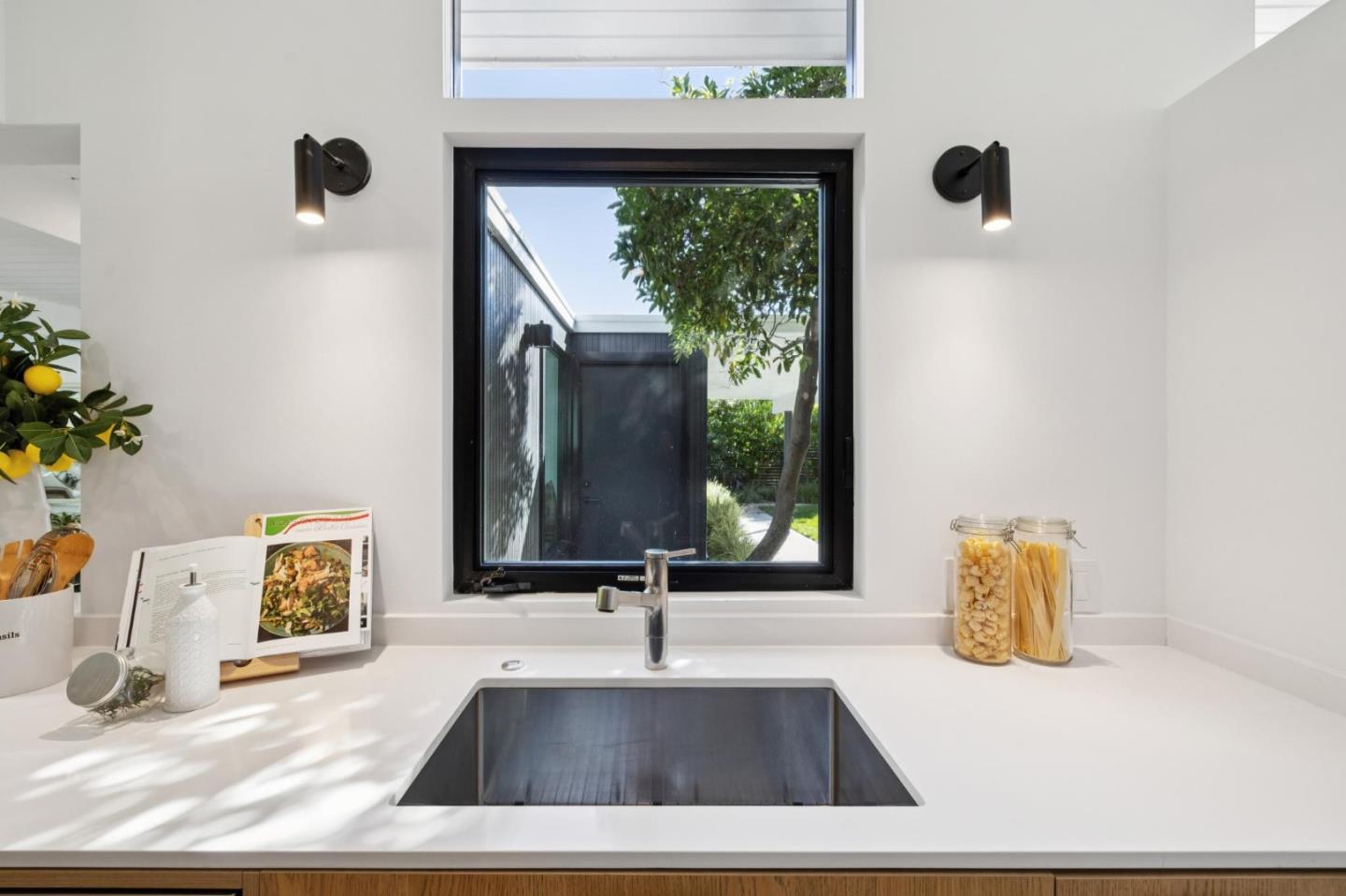 Detail Gallery Image 24 of 121 For 1651 Lexington, San Mateo,  CA 94402 - 3 Beds | 2 Baths