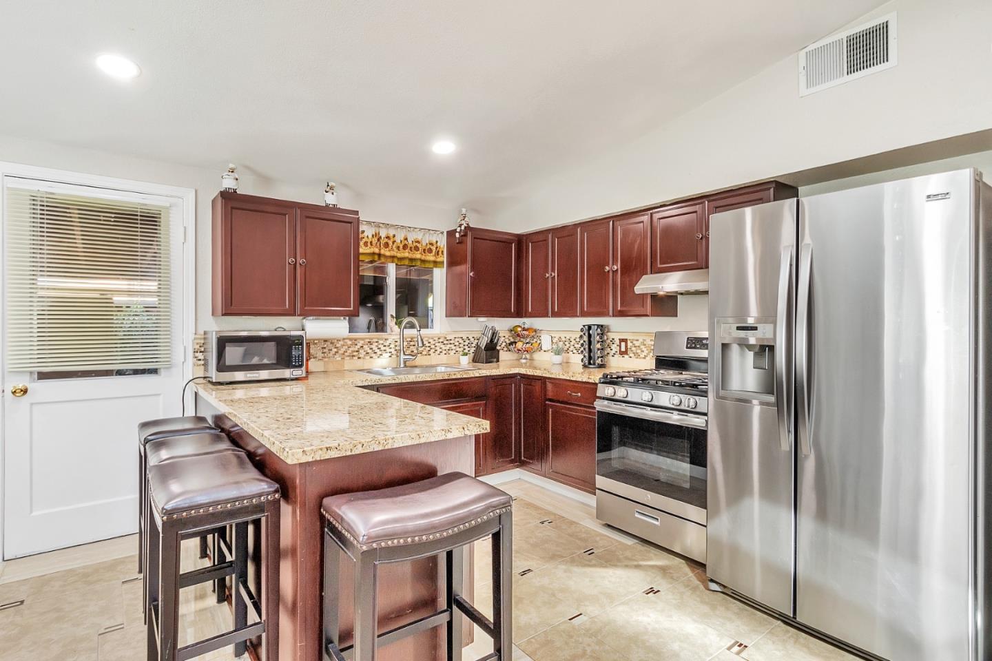 Detail Gallery Image 10 of 44 For 1916 Loyola Dr, San Jose,  CA 95122 - 3 Beds | 2 Baths