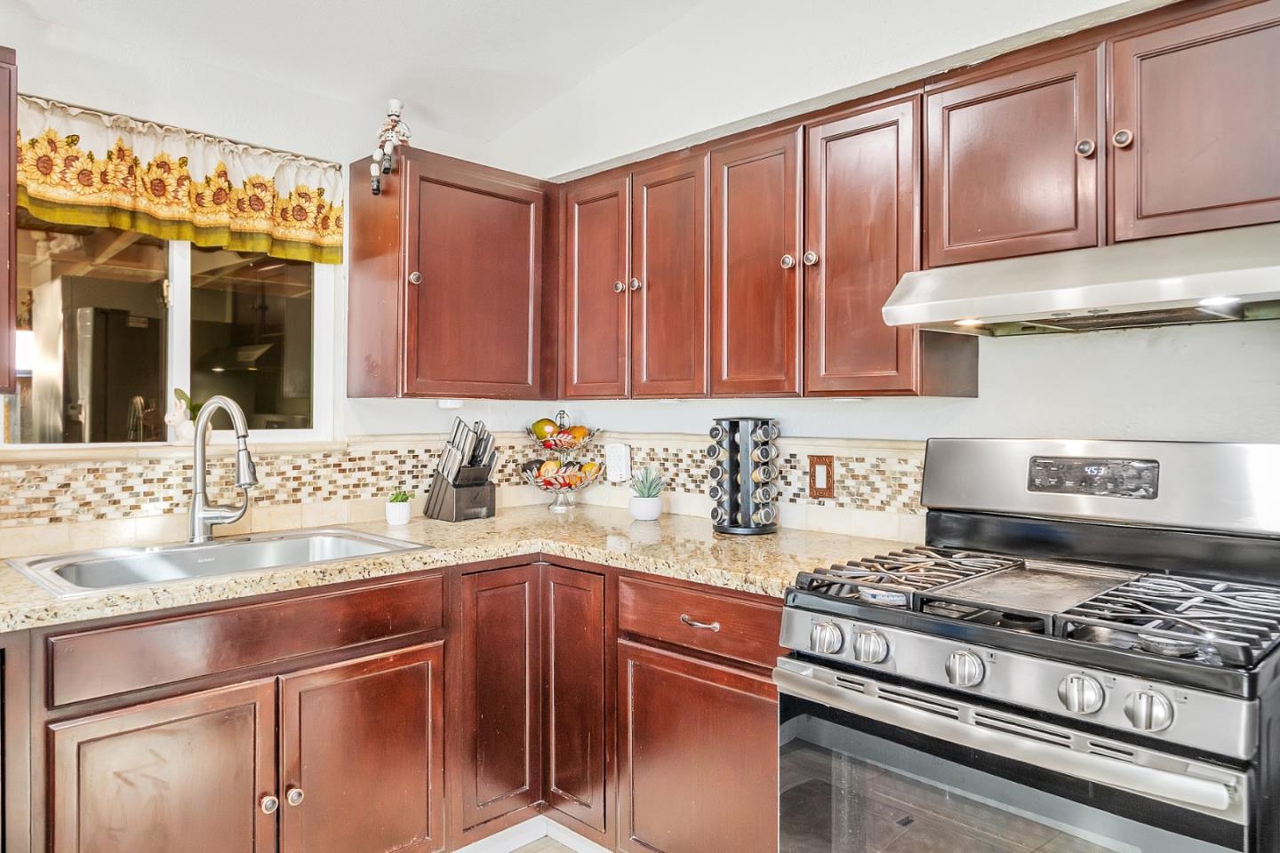 Detail Gallery Image 11 of 44 For 1916 Loyola Dr, San Jose,  CA 95122 - 3 Beds | 2 Baths