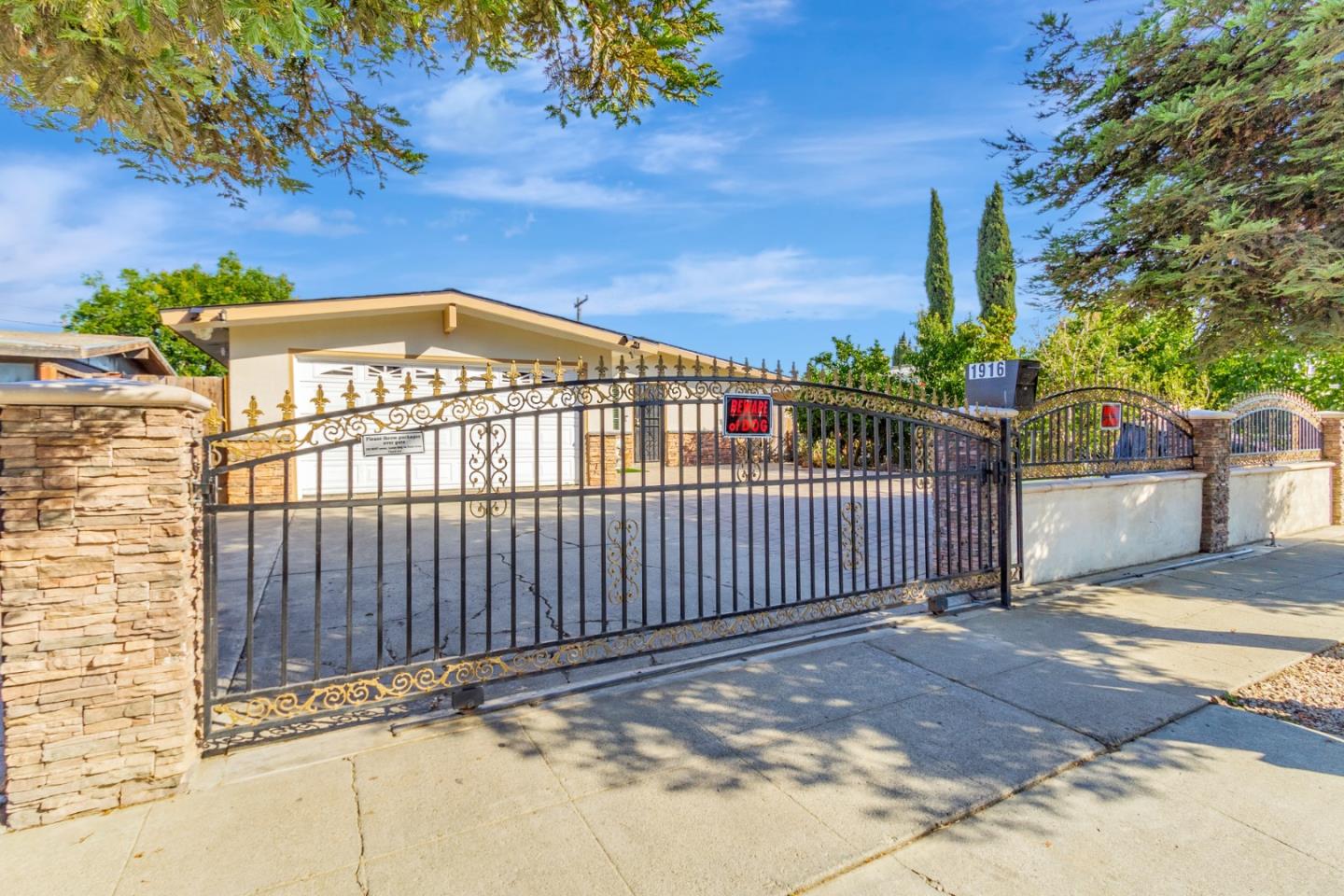 Detail Gallery Image 3 of 44 For 1916 Loyola Dr, San Jose,  CA 95122 - 3 Beds | 2 Baths