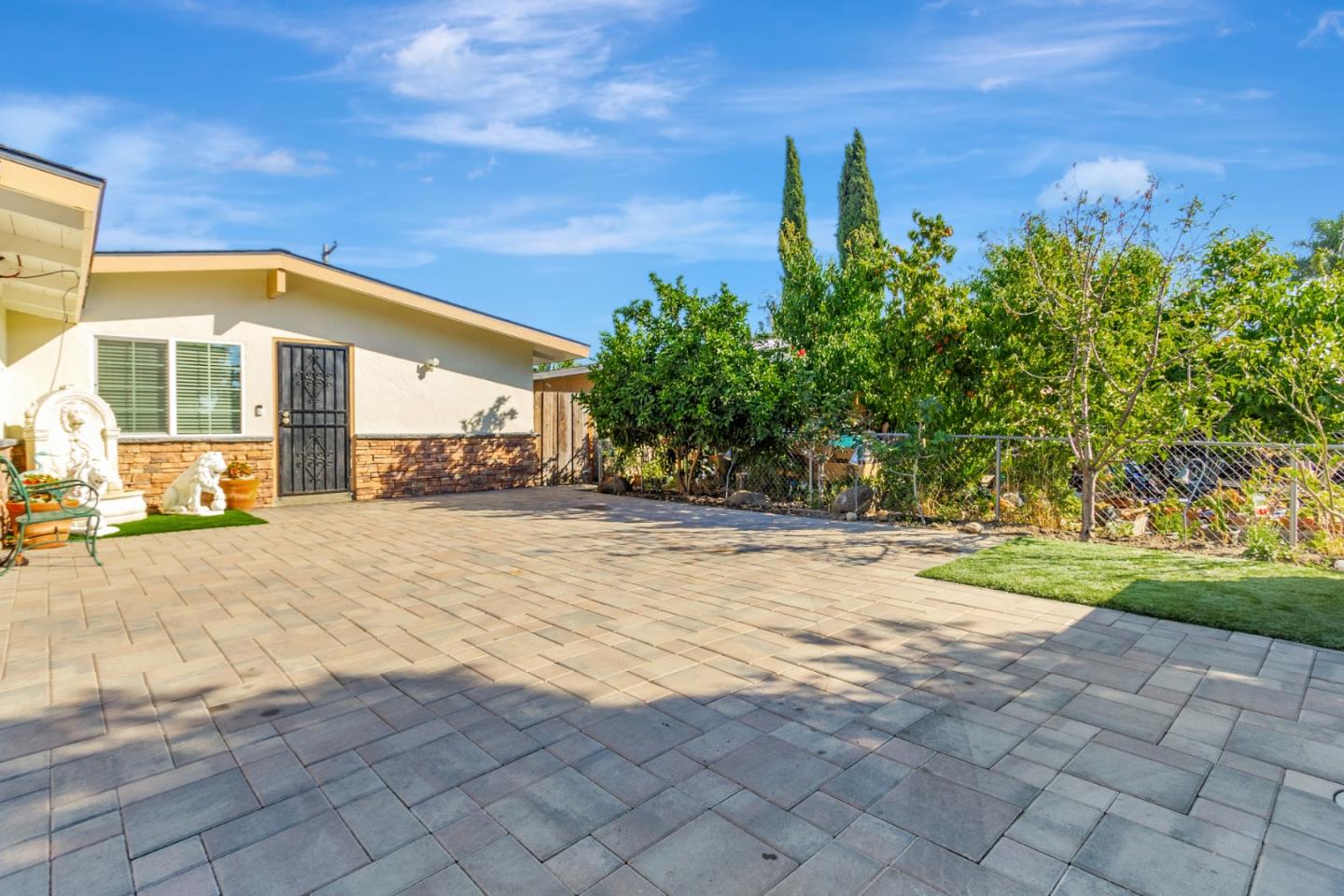 Detail Gallery Image 5 of 44 For 1916 Loyola Dr, San Jose,  CA 95122 - 3 Beds | 2 Baths