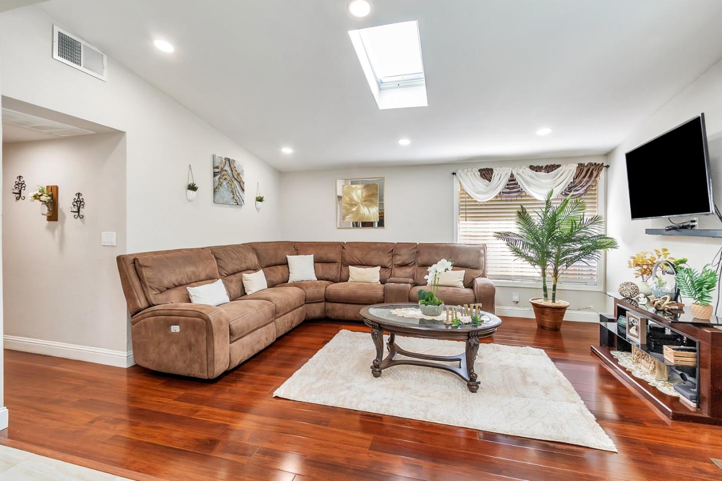 Detail Gallery Image 7 of 44 For 1916 Loyola Dr, San Jose,  CA 95122 - 3 Beds | 2 Baths
