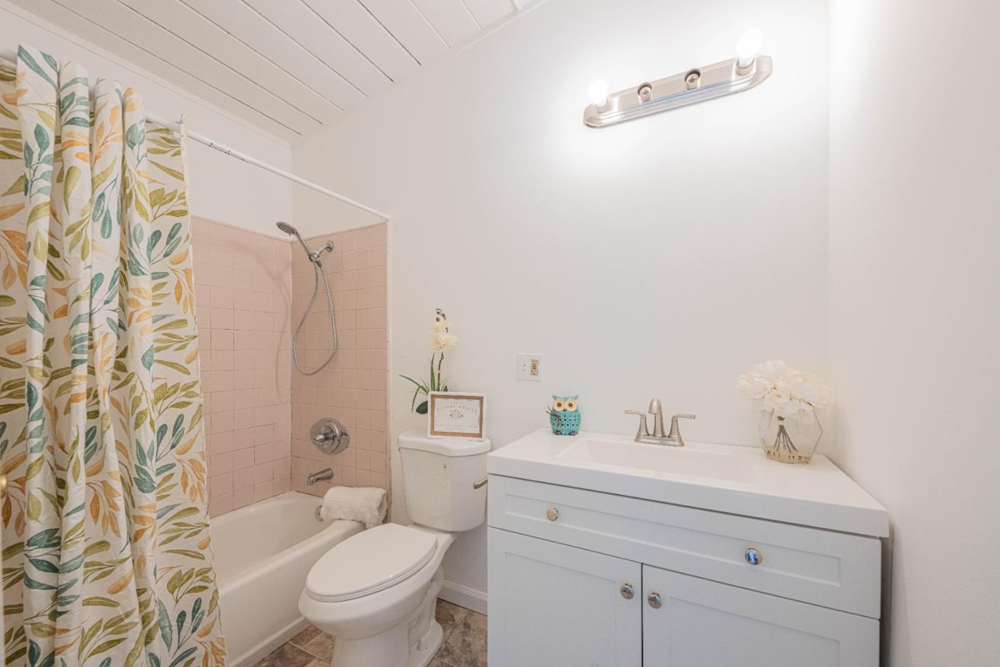 Detail Gallery Image 15 of 33 For 96 Shasta Way, Salinas,  CA 93905 - 4 Beds | 2 Baths