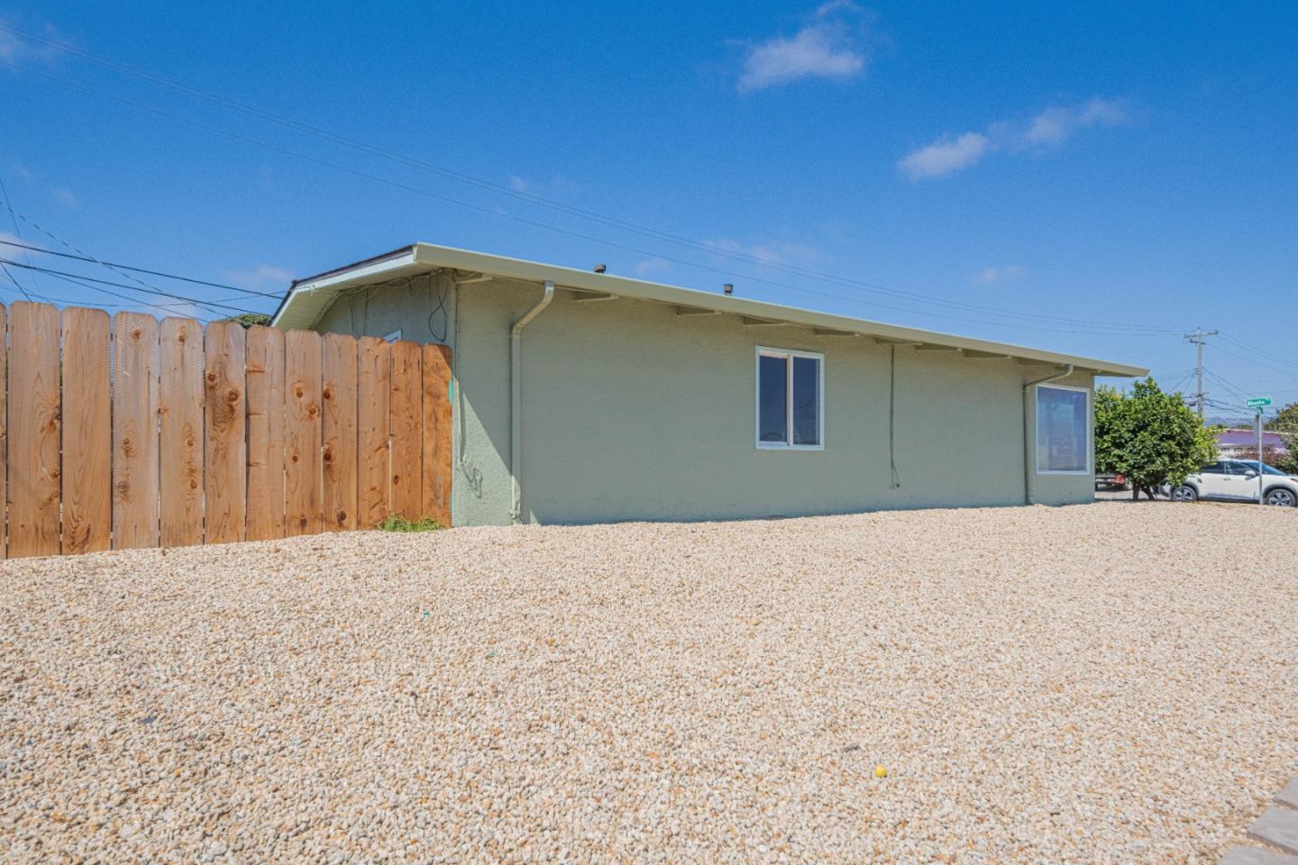 Detail Gallery Image 2 of 33 For 96 Shasta Way, Salinas,  CA 93905 - 4 Beds | 2 Baths