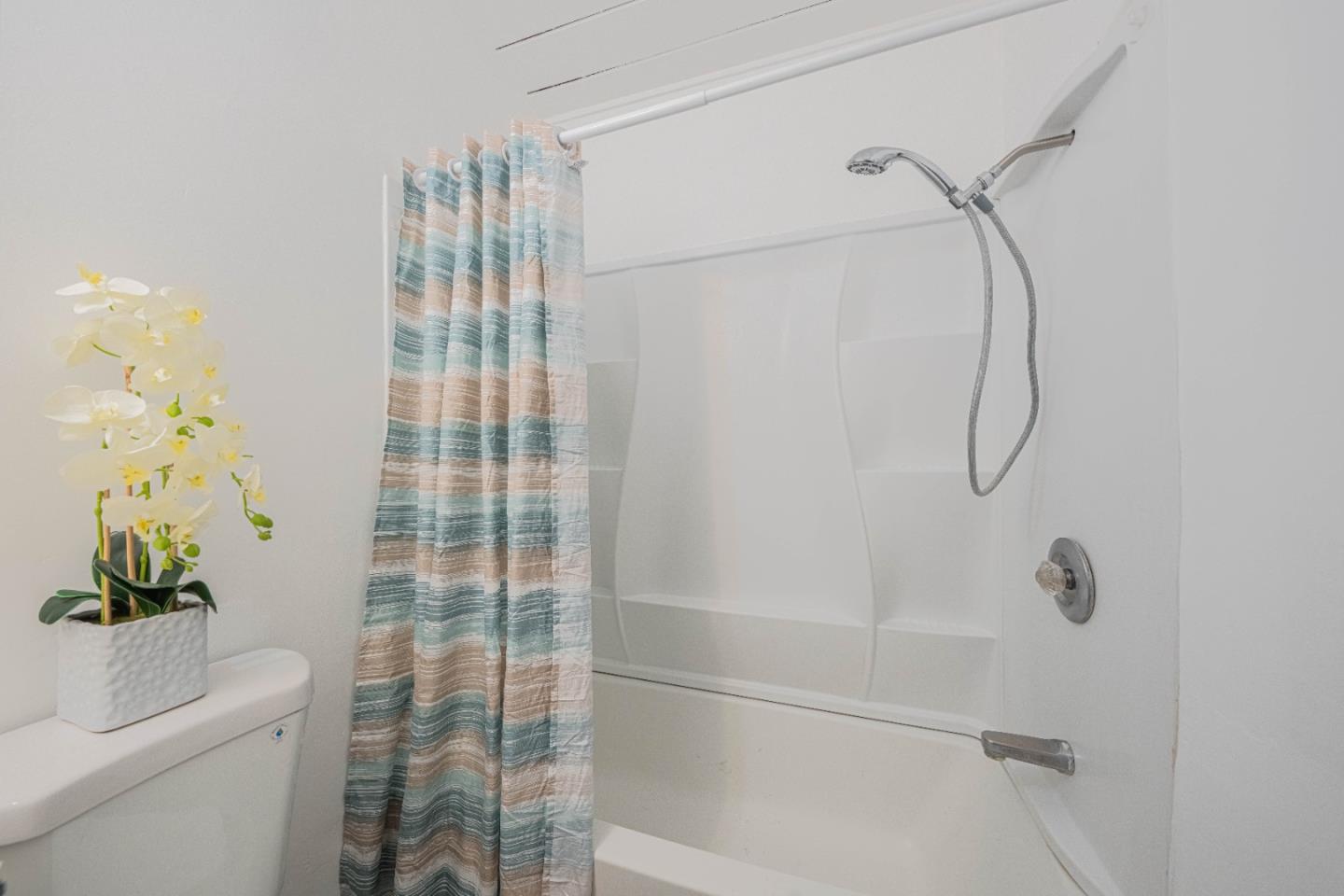 Detail Gallery Image 24 of 33 For 96 Shasta Way, Salinas,  CA 93905 - 4 Beds | 2 Baths