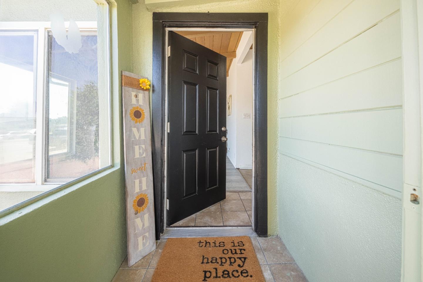 Detail Gallery Image 3 of 33 For 96 Shasta Way, Salinas,  CA 93905 - 4 Beds | 2 Baths