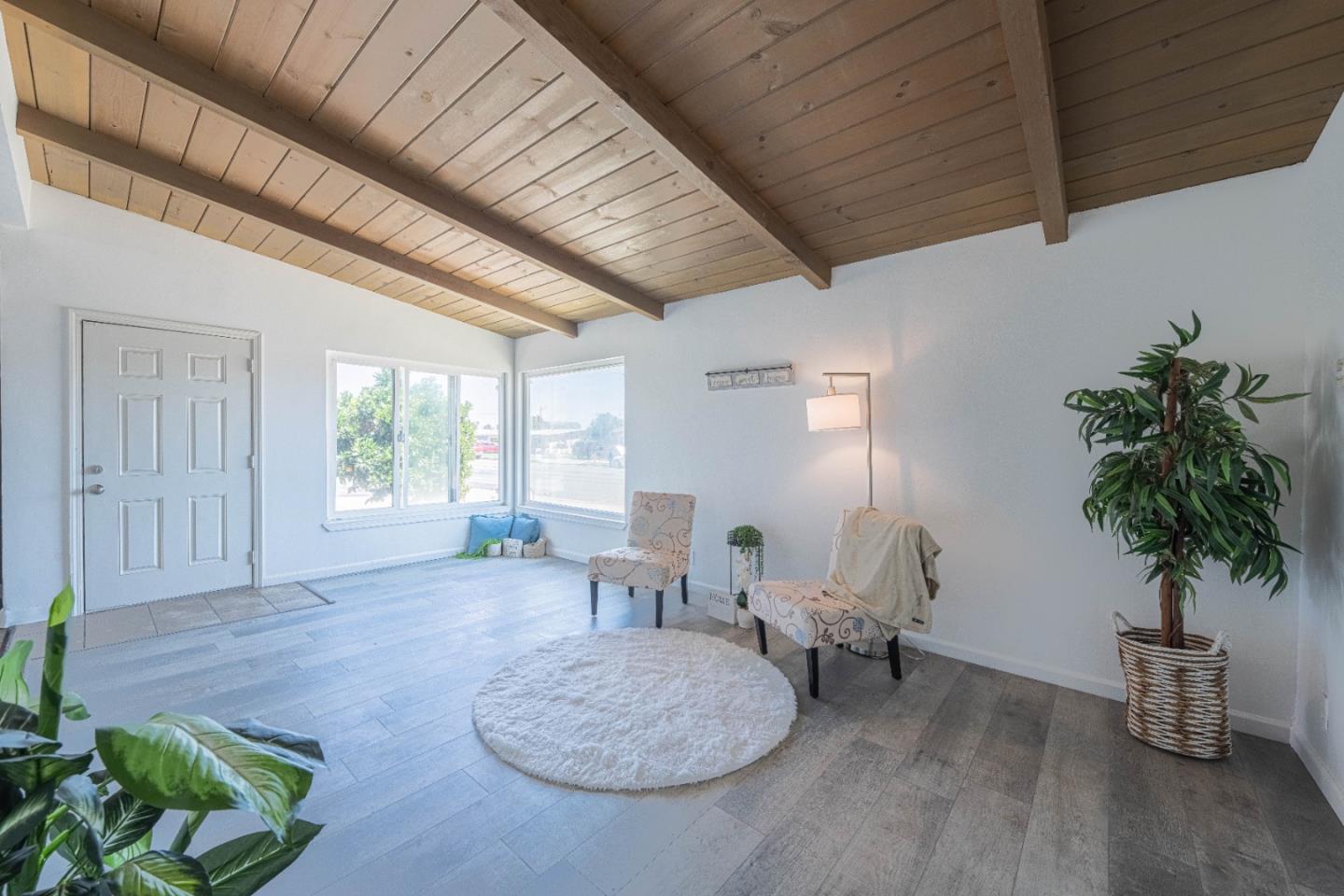 Detail Gallery Image 4 of 33 For 96 Shasta Way, Salinas,  CA 93905 - 4 Beds | 2 Baths