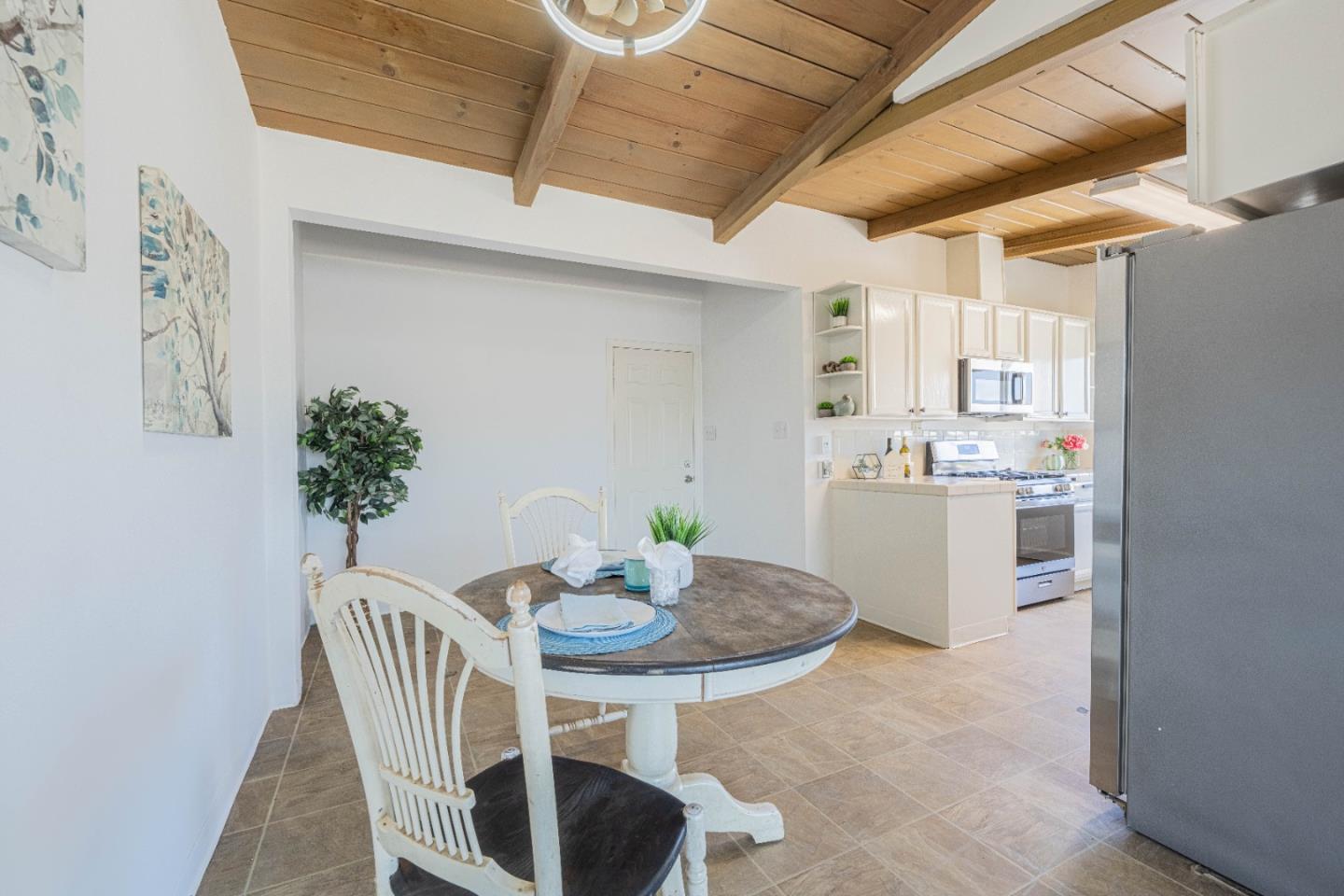 Detail Gallery Image 7 of 33 For 96 Shasta Way, Salinas,  CA 93905 - 4 Beds | 2 Baths