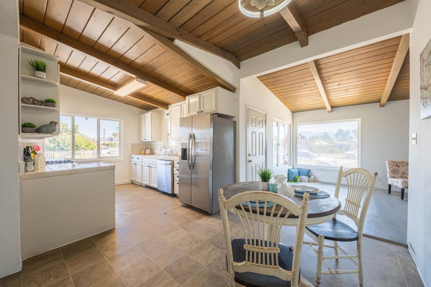 Detail Gallery Image 9 of 33 For 96 Shasta Way, Salinas,  CA 93905 - 4 Beds | 2 Baths