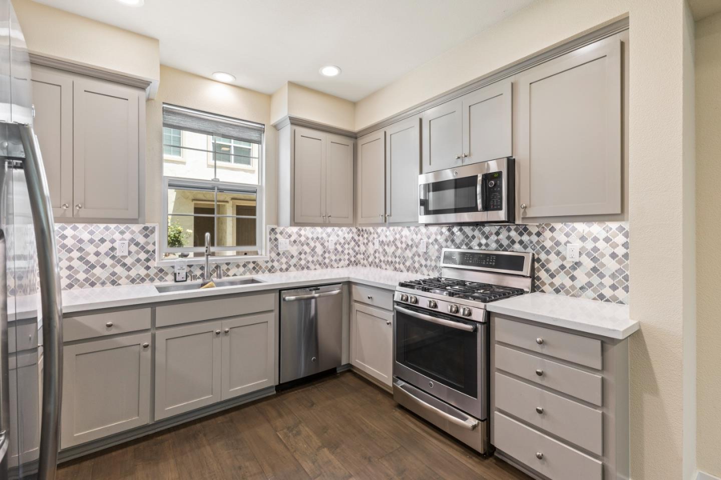Detail Gallery Image 5 of 33 For 238 Carroll St #103,  Sunnyvale,  CA 94086 - 3 Beds | 2/1 Baths
