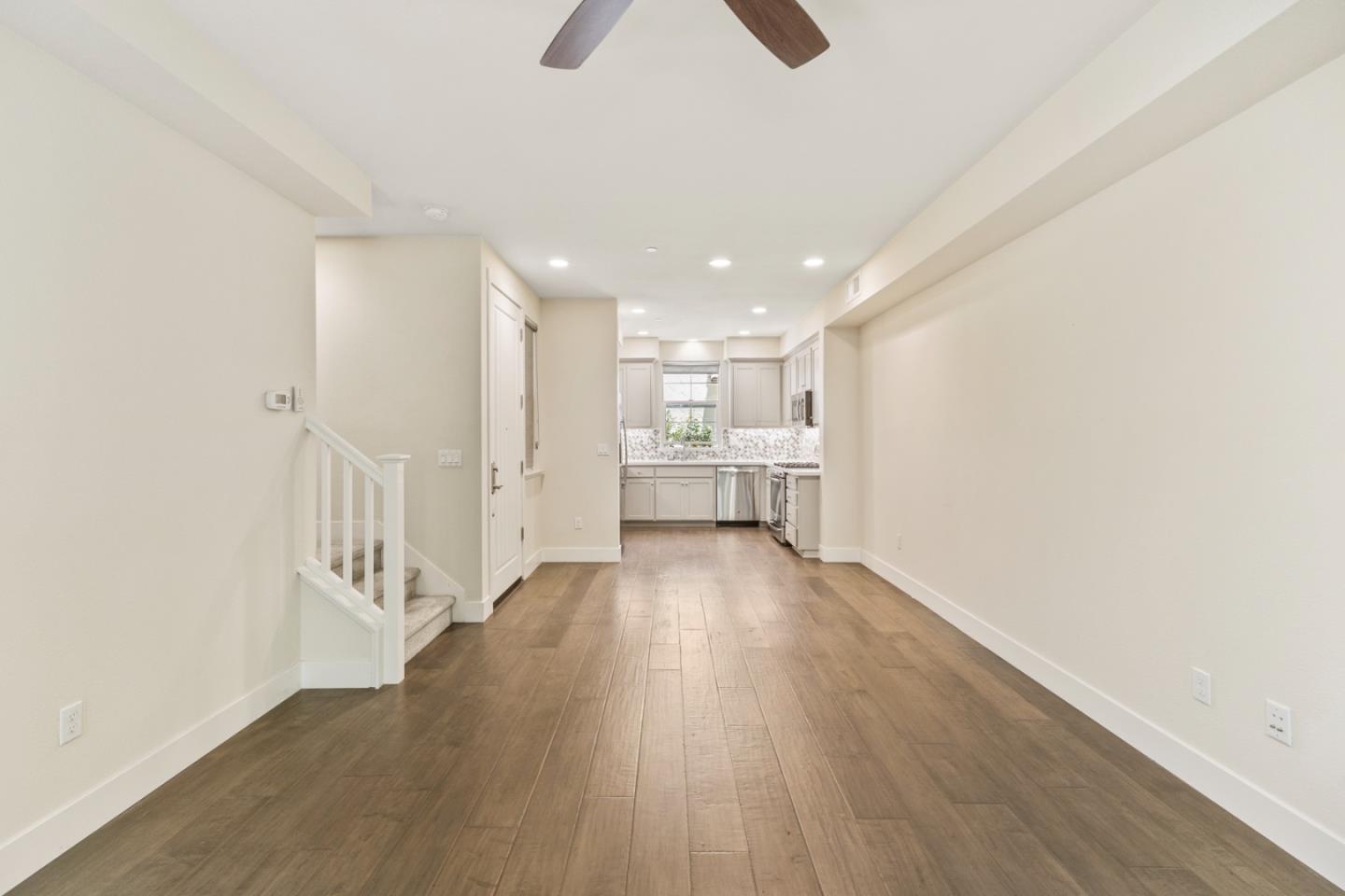 Detail Gallery Image 9 of 33 For 238 Carroll St #103,  Sunnyvale,  CA 94086 - 3 Beds | 2/1 Baths
