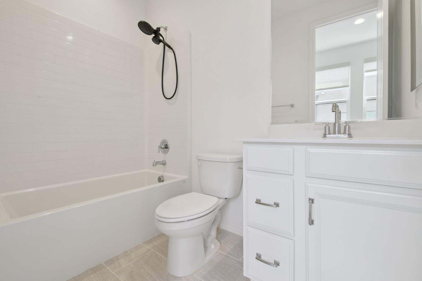 Detail Gallery Image 11 of 15 For 132 Keeper, Irvine,  CA 92618 - 2 Beds | 2/1 Baths