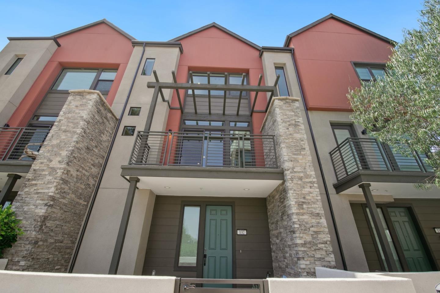 Detail Gallery Image 2 of 15 For 132 Keeper, Irvine,  CA 92618 - 2 Beds | 2/1 Baths