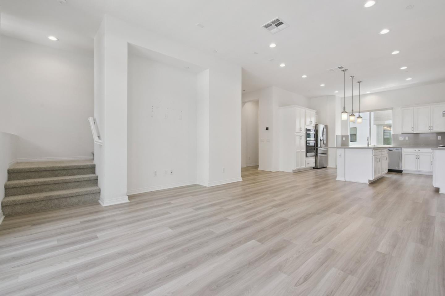 Detail Gallery Image 8 of 15 For 132 Keeper, Irvine,  CA 92618 - 2 Beds | 2/1 Baths