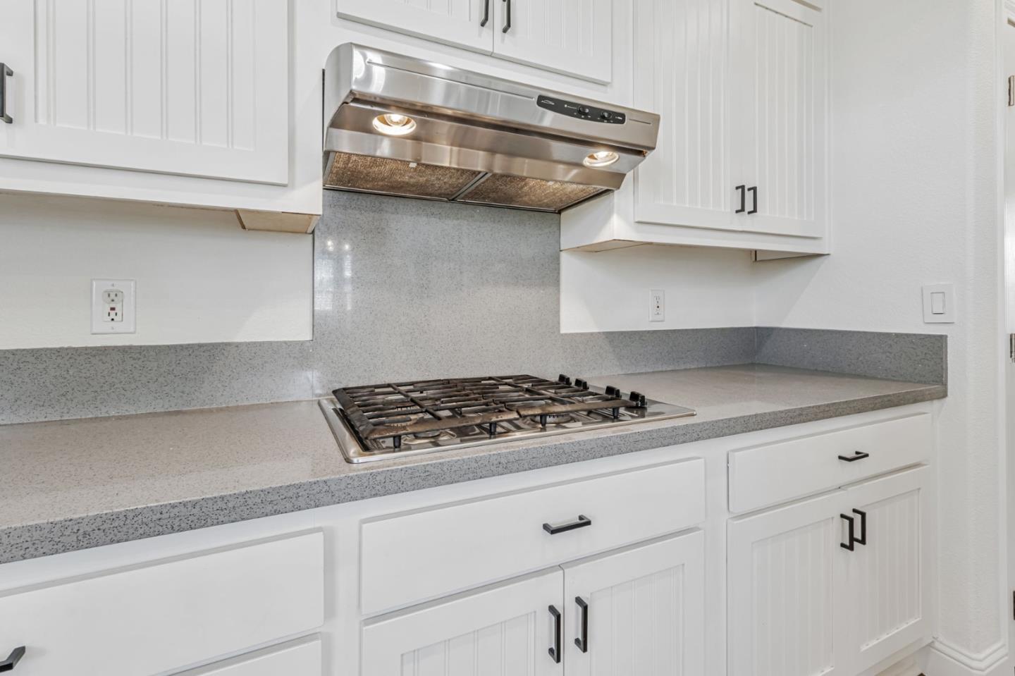 Detail Gallery Image 10 of 33 For 1220 Vienna Dr #473,  Sunnyvale,  CA 94089 - 3 Beds | 2 Baths