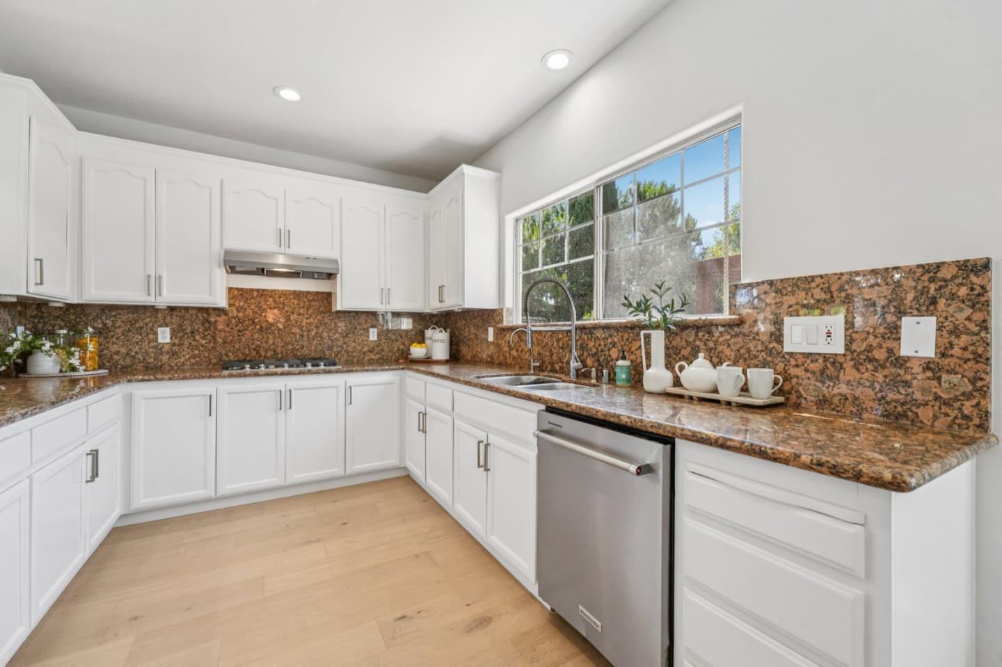 Detail Gallery Image 26 of 118 For 3789 Ashridge Ln, San Jose,  CA 95121 - 4 Beds | 2/1 Baths