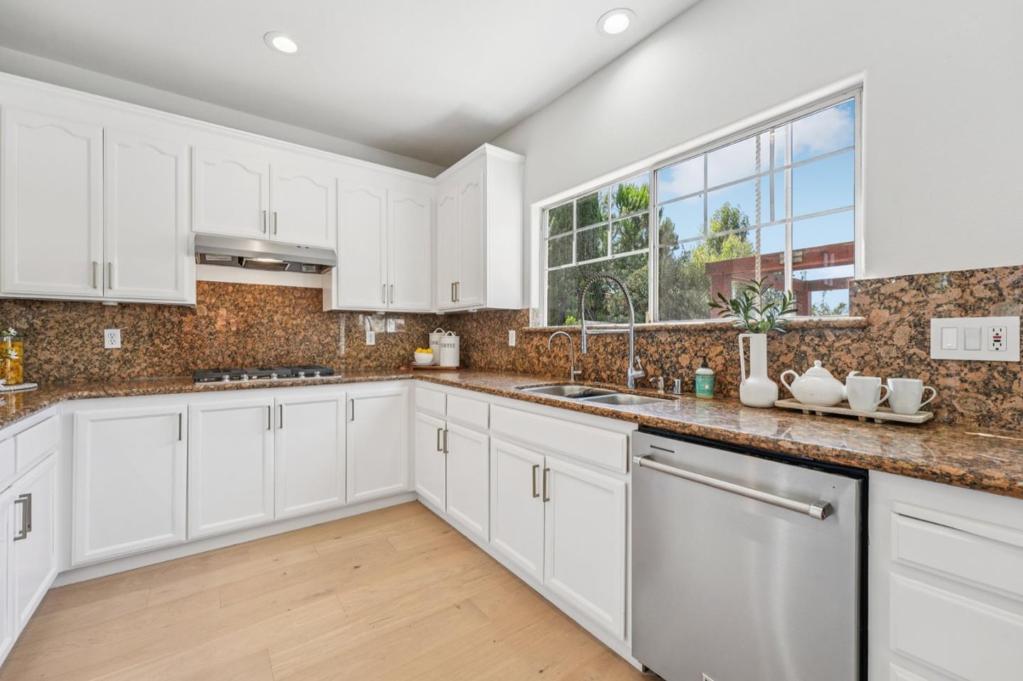 Detail Gallery Image 27 of 118 For 3789 Ashridge Ln, San Jose,  CA 95121 - 4 Beds | 2/1 Baths