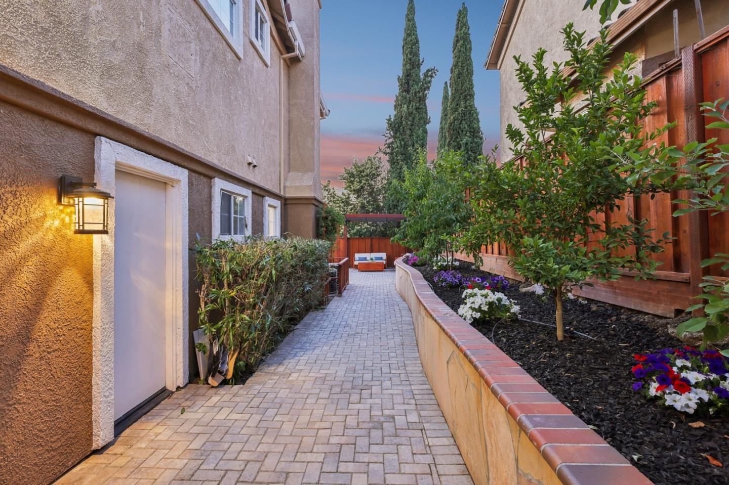 Detail Gallery Image 92 of 118 For 3789 Ashridge Ln, San Jose,  CA 95121 - 4 Beds | 2/1 Baths