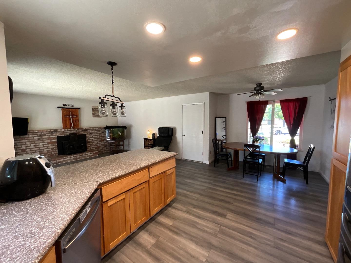 Detail Gallery Image 19 of 20 For 847 Carpetta Cir, Pittsburg,  CA 94565 - 3 Beds | 2 Baths