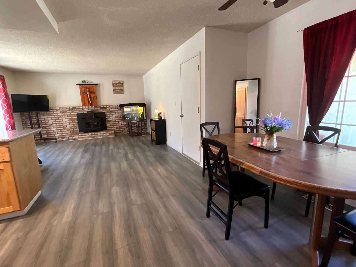 Detail Gallery Image 3 of 20 For 847 Carpetta Cir, Pittsburg,  CA 94565 - 3 Beds | 2 Baths