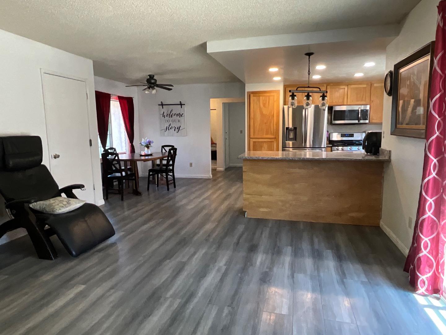 Detail Gallery Image 7 of 20 For 847 Carpetta Cir, Pittsburg,  CA 94565 - 3 Beds | 2 Baths