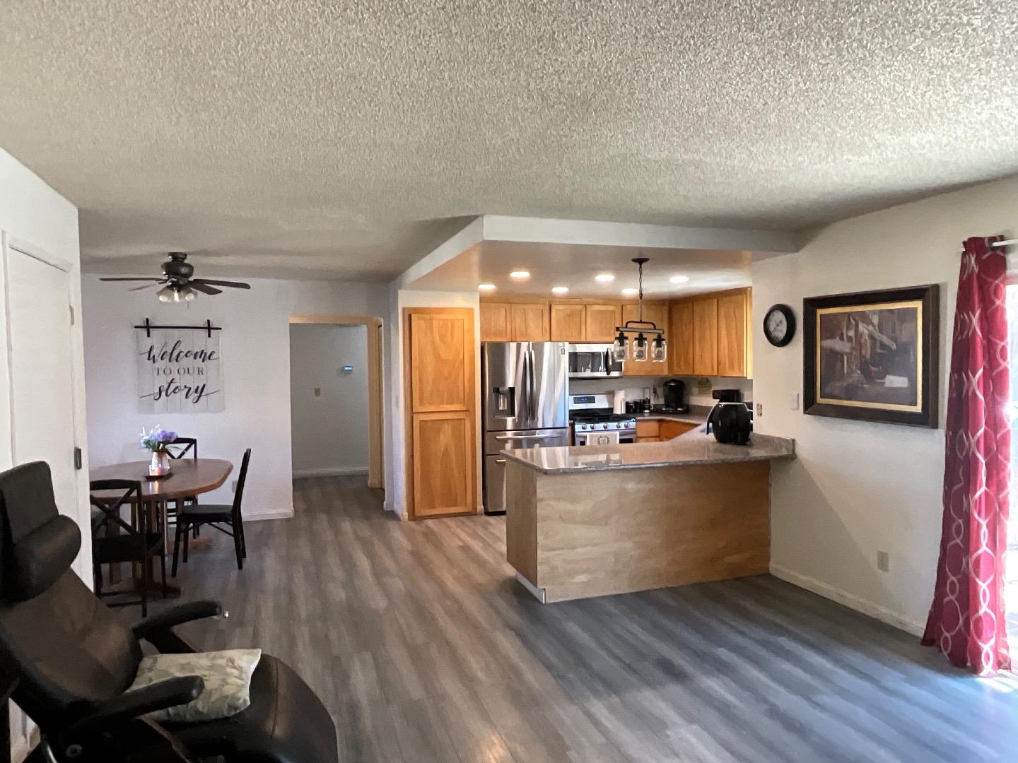 Detail Gallery Image 8 of 20 For 847 Carpetta Cir, Pittsburg,  CA 94565 - 3 Beds | 2 Baths