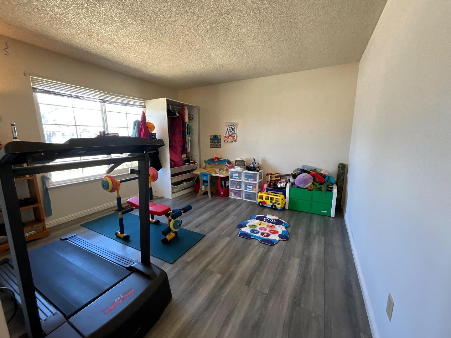 Detail Gallery Image 9 of 20 For 847 Carpetta Cir, Pittsburg,  CA 94565 - 3 Beds | 2 Baths