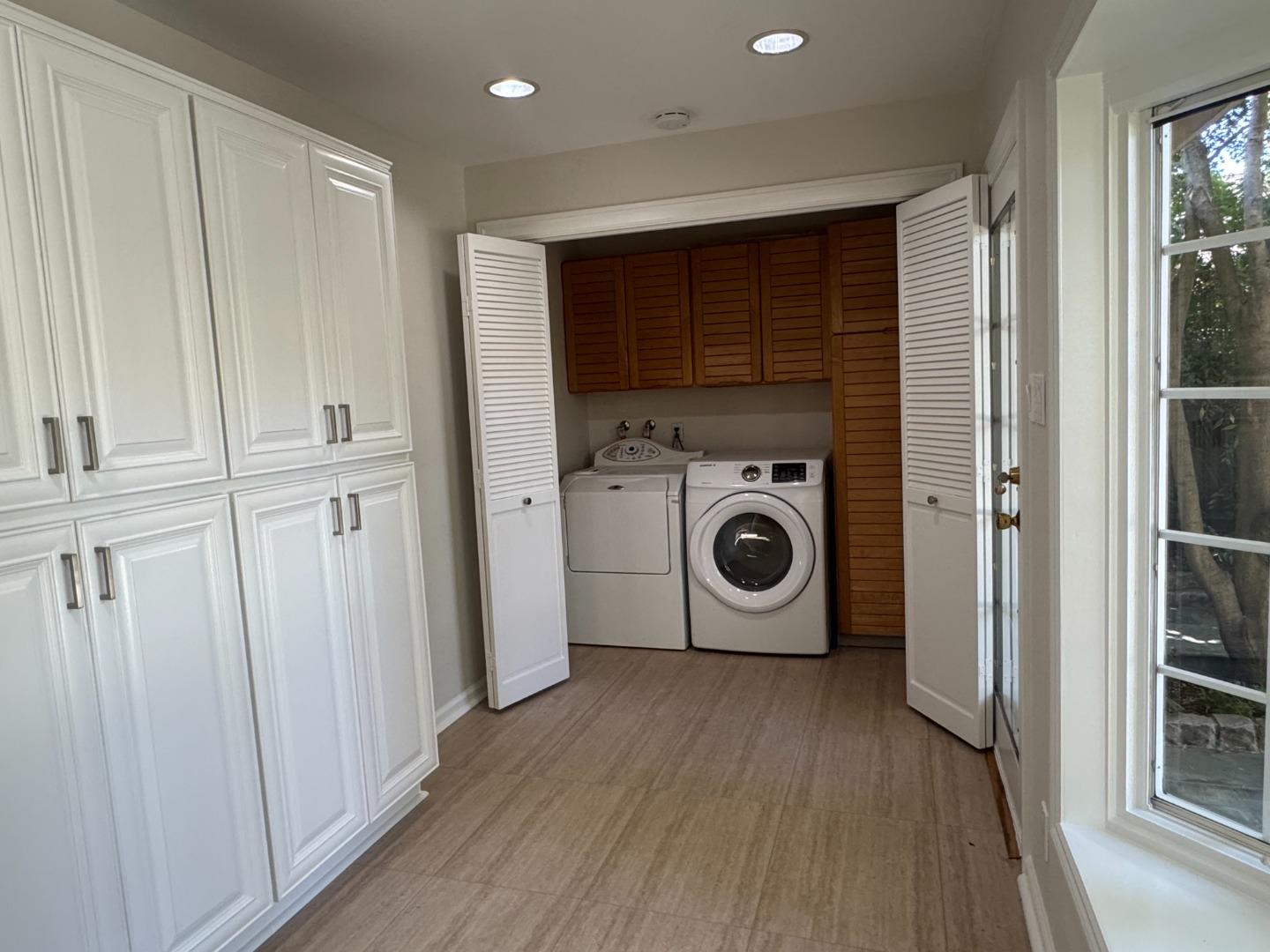 Detail Gallery Image 10 of 28 For 2192 Waverley St, Palo Alto,  CA 94301 - 4 Beds | 3/1 Baths