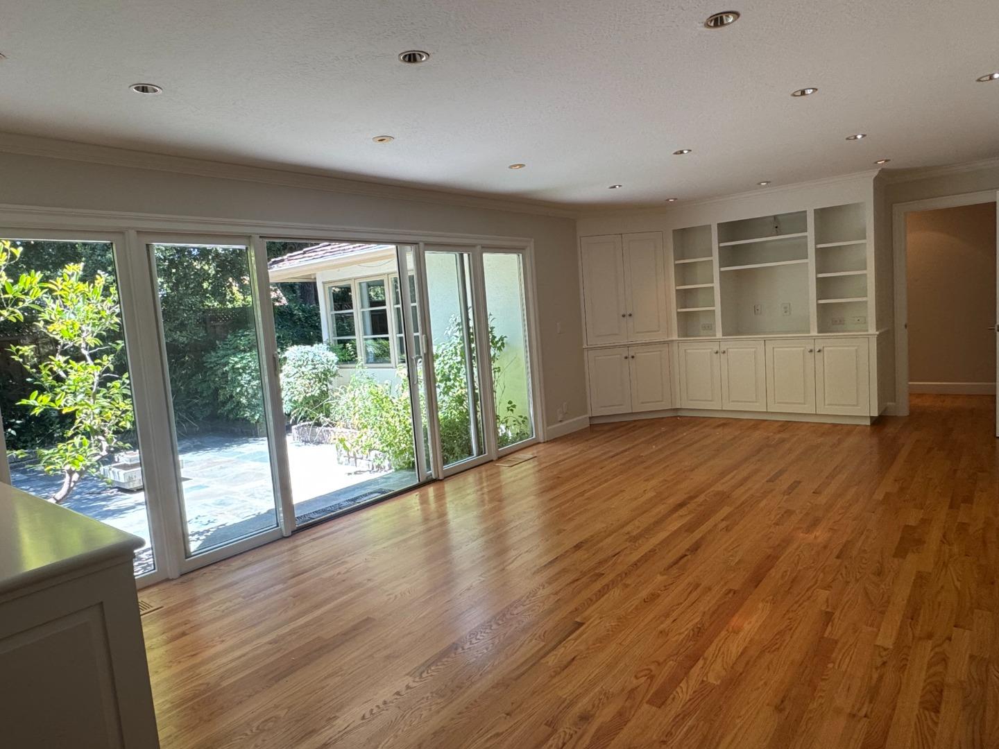 Detail Gallery Image 12 of 28 For 2192 Waverley St, Palo Alto,  CA 94301 - 4 Beds | 3/1 Baths
