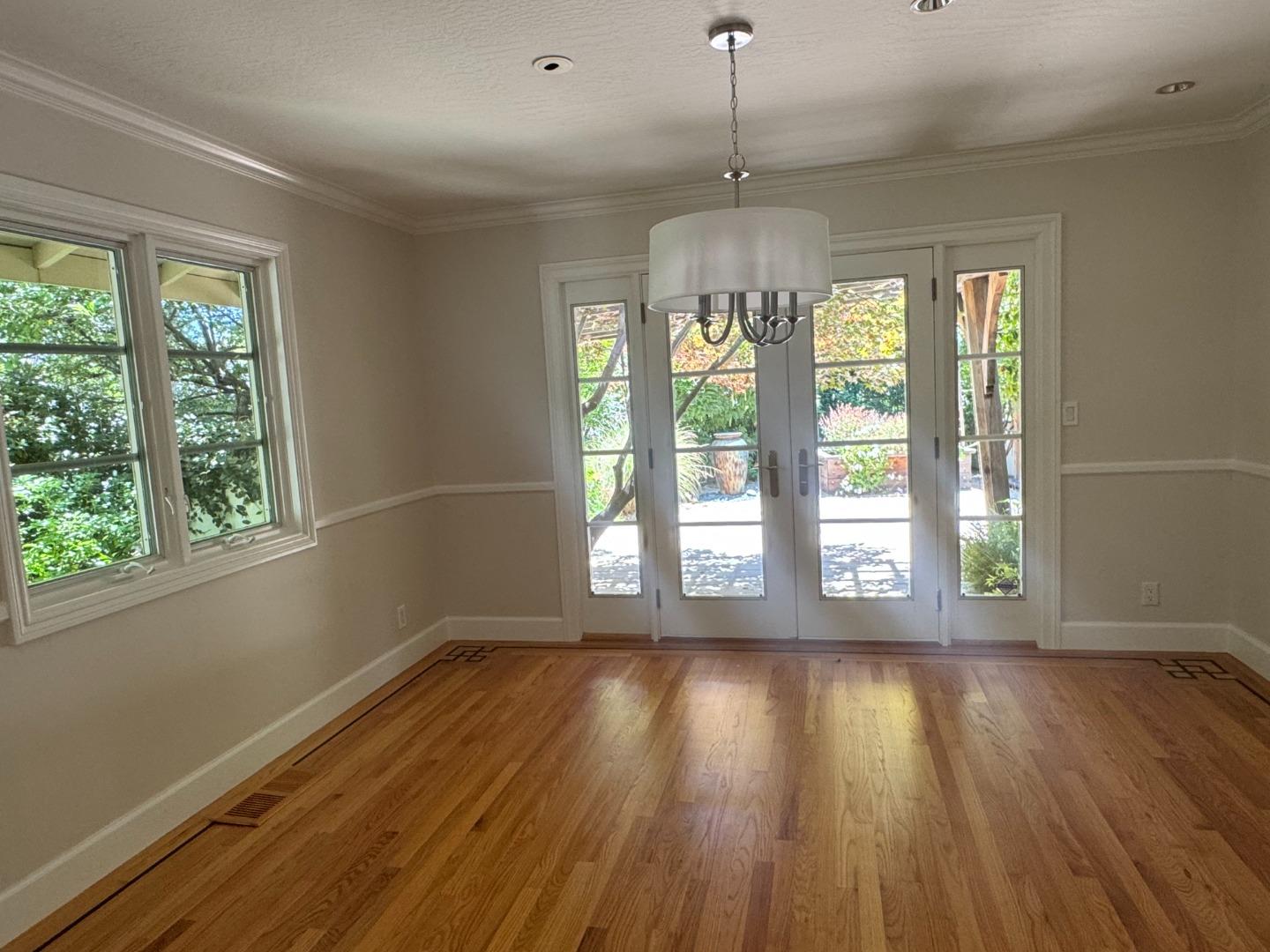 Detail Gallery Image 5 of 28 For 2192 Waverley St, Palo Alto,  CA 94301 - 4 Beds | 3/1 Baths