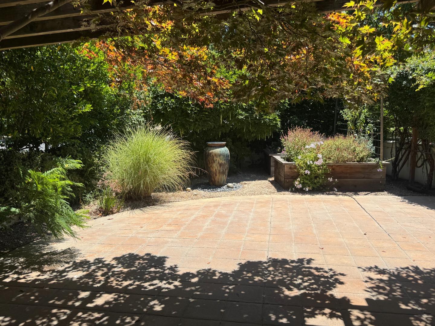 Detail Gallery Image 6 of 28 For 2192 Waverley St, Palo Alto,  CA 94301 - 4 Beds | 3/1 Baths