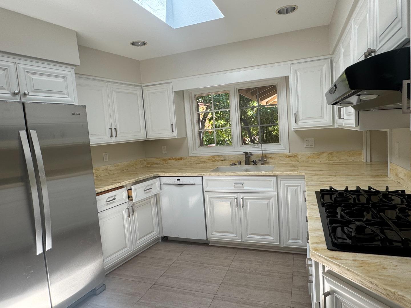 Detail Gallery Image 7 of 28 For 2192 Waverley St, Palo Alto,  CA 94301 - 4 Beds | 3/1 Baths