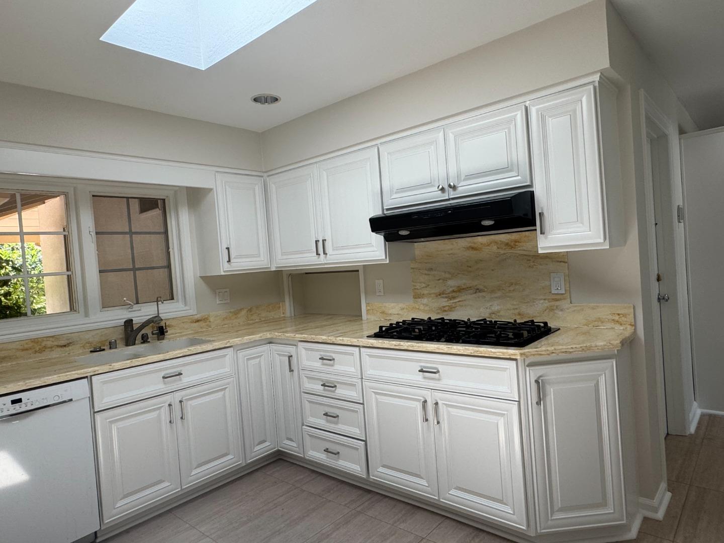 Detail Gallery Image 8 of 28 For 2192 Waverley St, Palo Alto,  CA 94301 - 4 Beds | 3/1 Baths