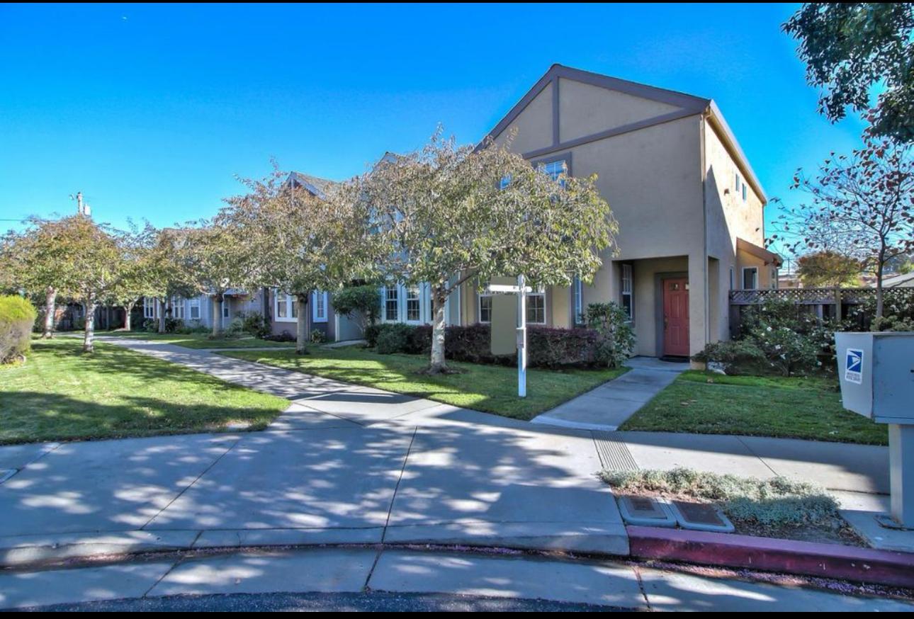 Detail Gallery Image 2 of 17 For 309 Village Cir, Santa Cruz,  CA 95060 - 3 Beds | 2/1 Baths