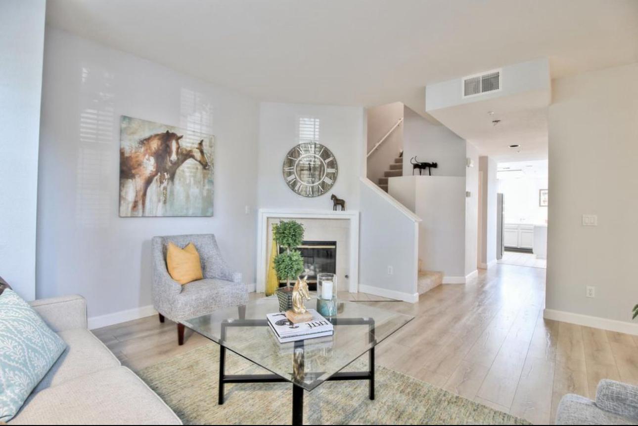 Detail Gallery Image 8 of 17 For 309 Village Cir, Santa Cruz,  CA 95060 - 3 Beds | 2/1 Baths
