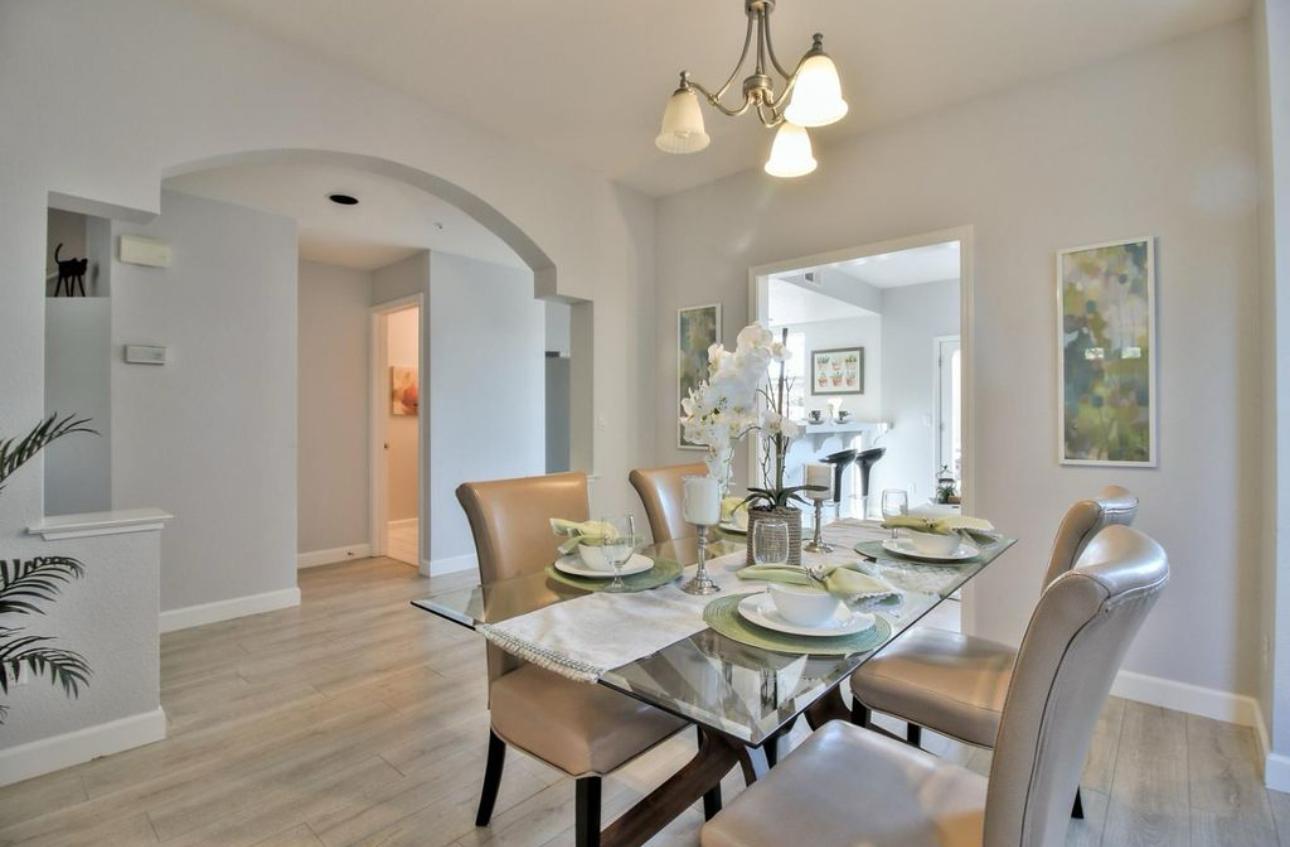 Detail Gallery Image 9 of 17 For 309 Village Cir, Santa Cruz,  CA 95060 - 3 Beds | 2/1 Baths