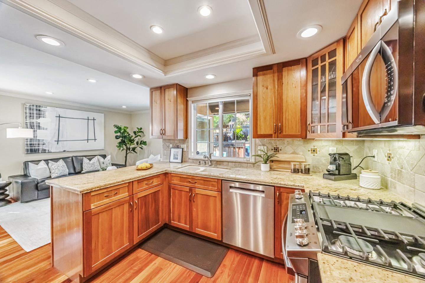 Detail Gallery Image 11 of 71 For 1741 Los Altos Dr, San Mateo,  CA 94402 - 4 Beds | 2 Baths
