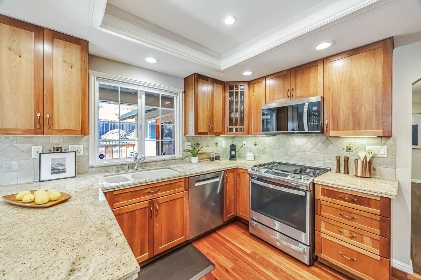 Detail Gallery Image 12 of 71 For 1741 Los Altos Dr, San Mateo,  CA 94402 - 4 Beds | 2 Baths