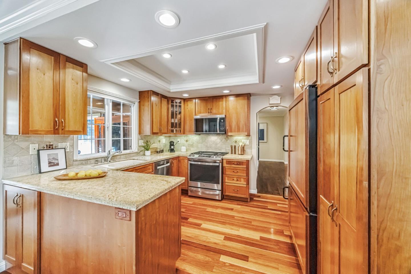 Detail Gallery Image 13 of 71 For 1741 Los Altos Dr, San Mateo,  CA 94402 - 4 Beds | 2 Baths