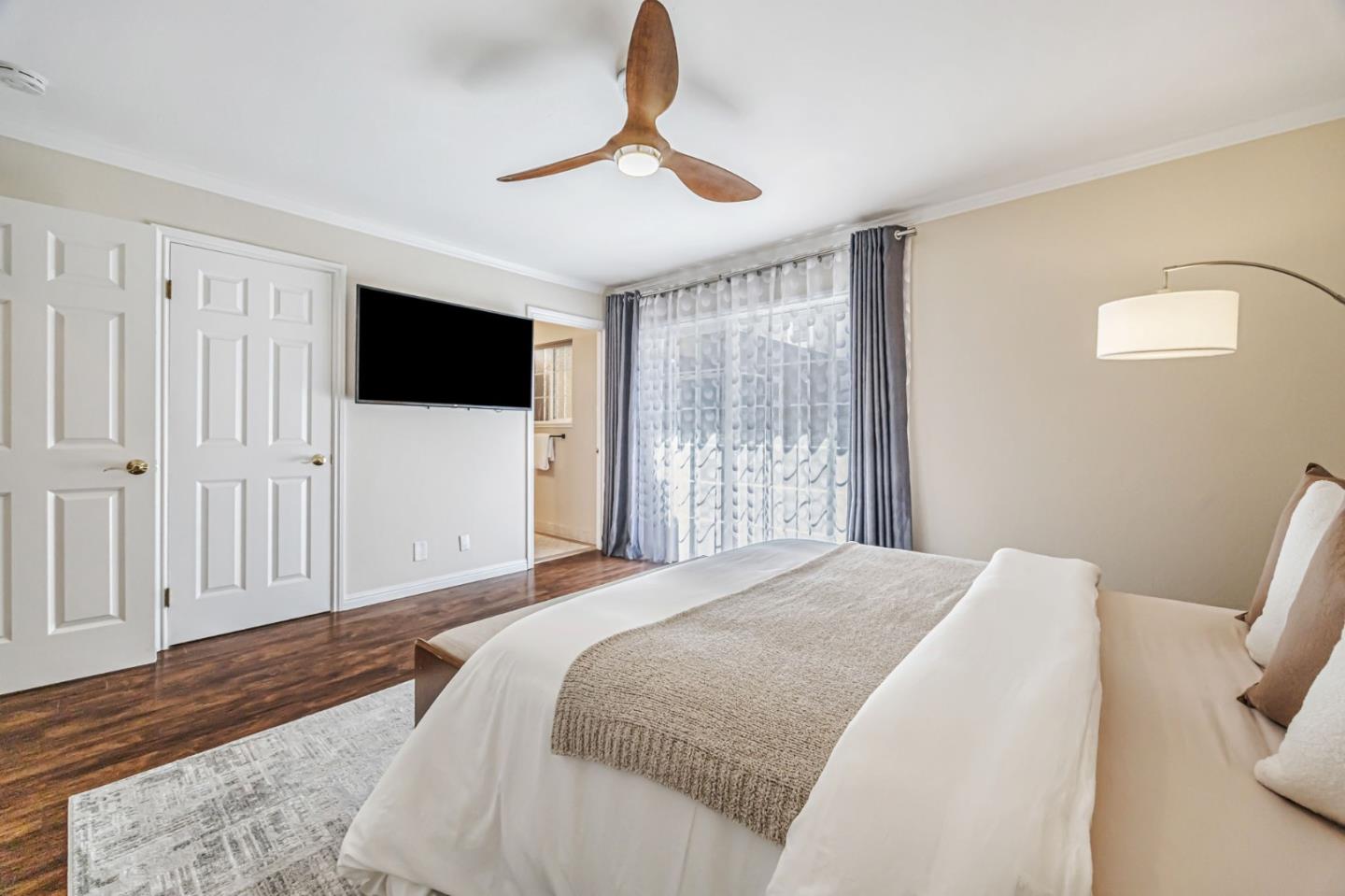 Detail Gallery Image 29 of 71 For 1741 Los Altos Dr, San Mateo,  CA 94402 - 4 Beds | 2 Baths