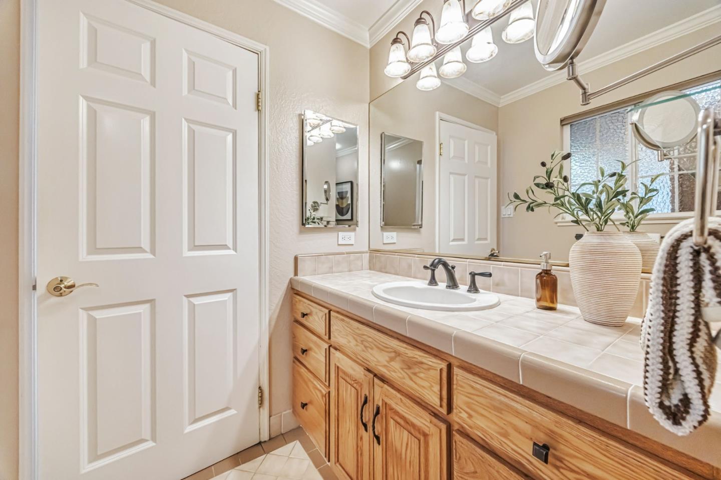 Detail Gallery Image 31 of 71 For 1741 Los Altos Dr, San Mateo,  CA 94402 - 4 Beds | 2 Baths