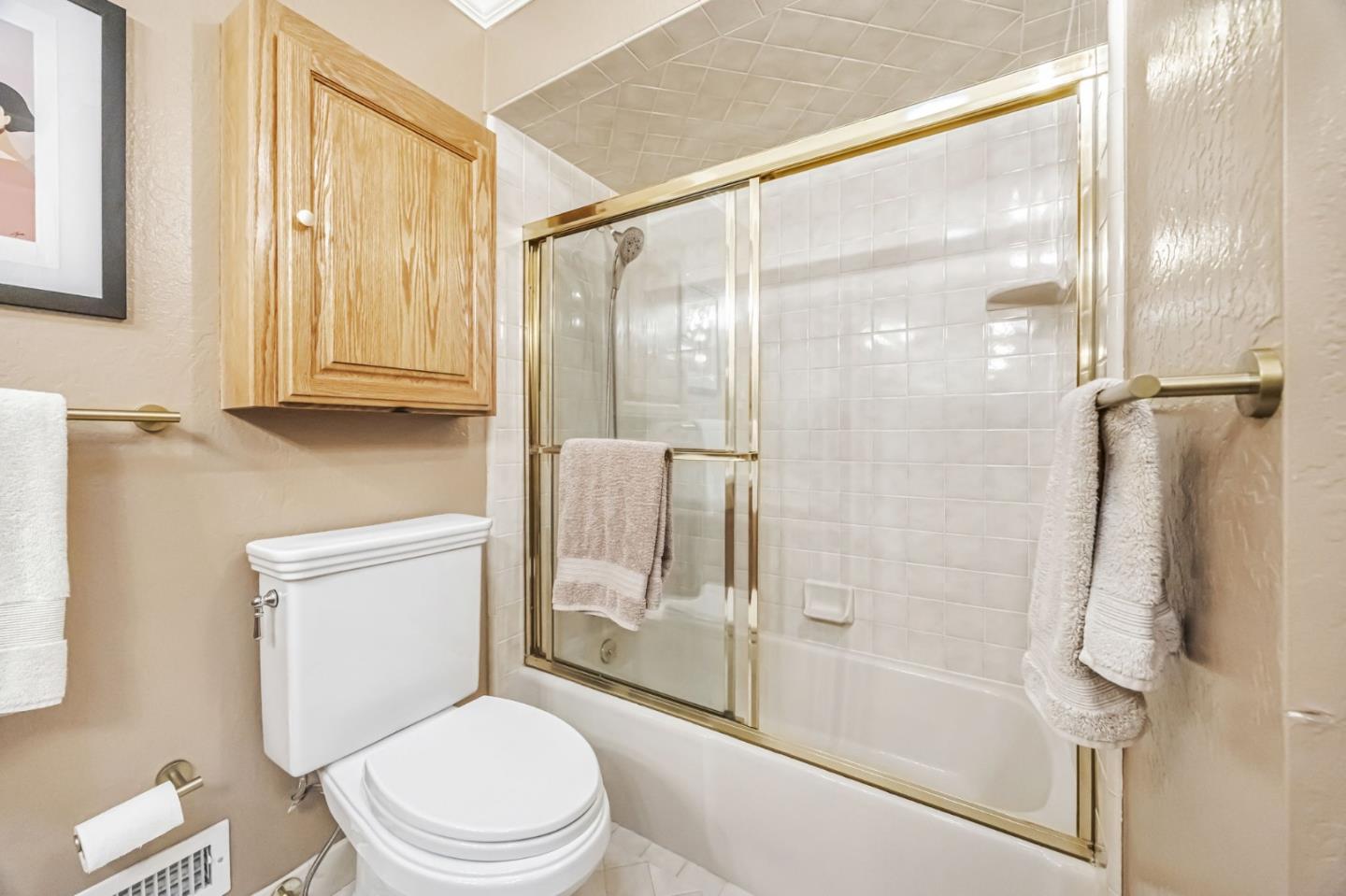 Detail Gallery Image 34 of 71 For 1741 Los Altos Dr, San Mateo,  CA 94402 - 4 Beds | 2 Baths