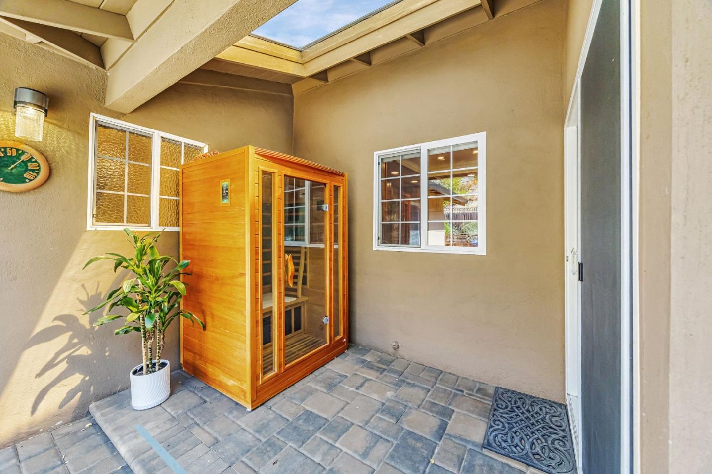 Detail Gallery Image 38 of 71 For 1741 Los Altos Dr, San Mateo,  CA 94402 - 4 Beds | 2 Baths