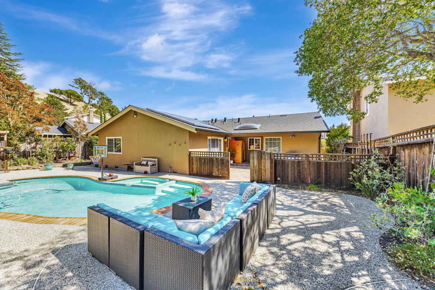 Detail Gallery Image 45 of 71 For 1741 Los Altos Dr, San Mateo,  CA 94402 - 4 Beds | 2 Baths
