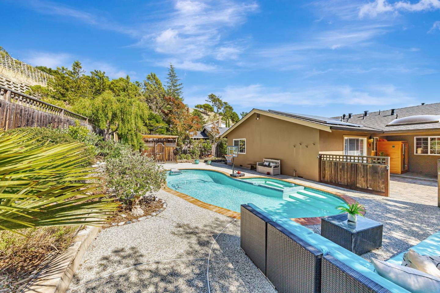 Detail Gallery Image 46 of 71 For 1741 Los Altos Dr, San Mateo,  CA 94402 - 4 Beds | 2 Baths
