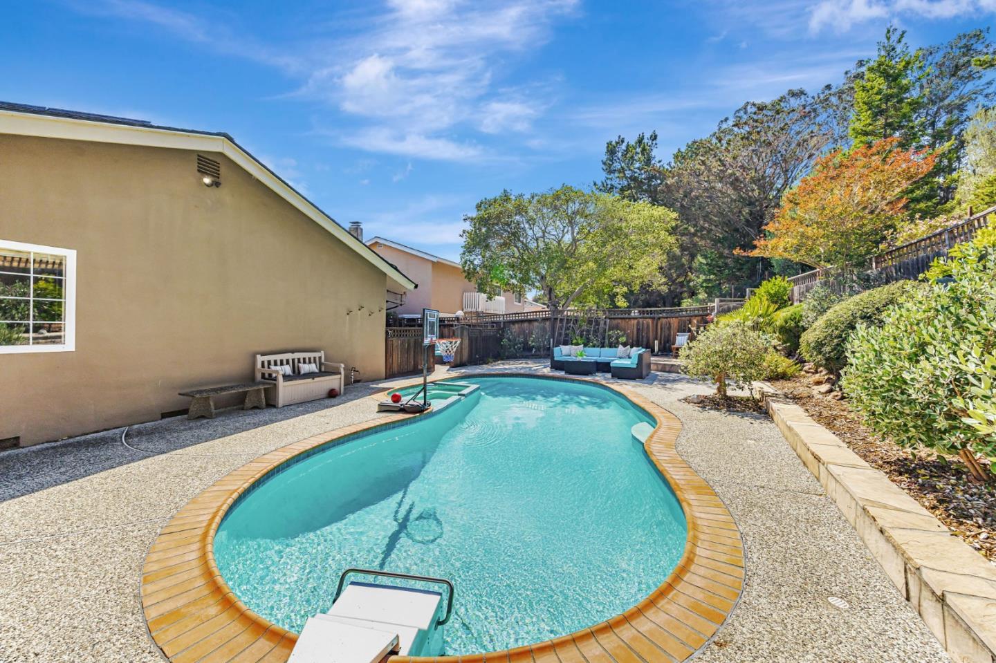 Detail Gallery Image 48 of 71 For 1741 Los Altos Dr, San Mateo,  CA 94402 - 4 Beds | 2 Baths