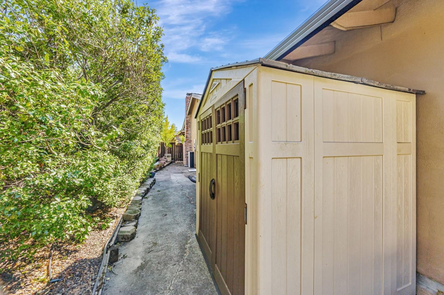 Detail Gallery Image 51 of 71 For 1741 Los Altos Dr, San Mateo,  CA 94402 - 4 Beds | 2 Baths